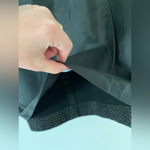 Women’s vintage black leather high waisted snake print skirt - Picture 11 of 13